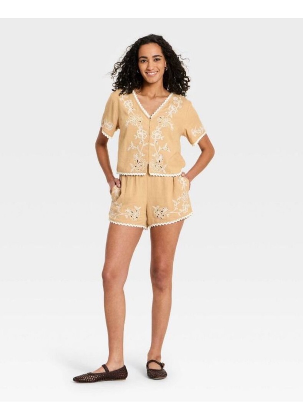 Universal Thread Tan Embroidered Top - Picture 3 of 4